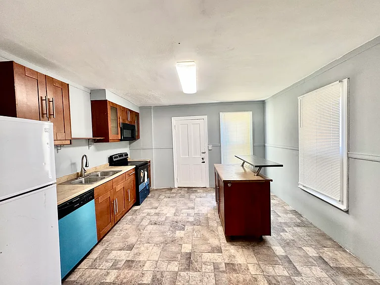 399 Stewart Ave — Photo 4