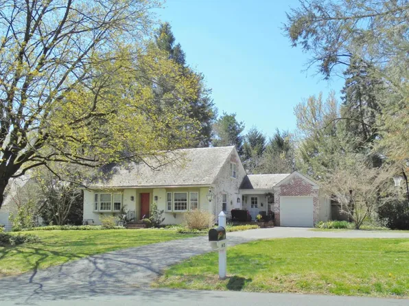 1468 Eden Rd, Lancaster, PA 17601