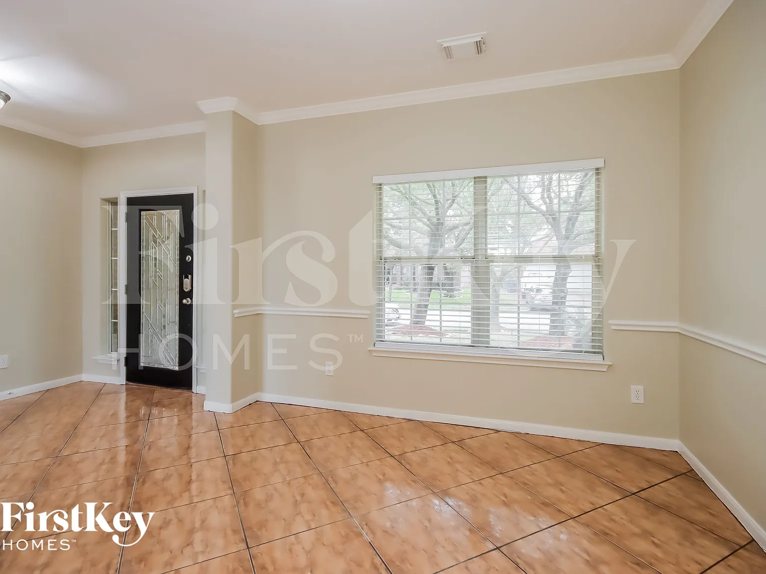4 bed, 2.5 bath, 2731 sqft, $2,075 — Photo 4