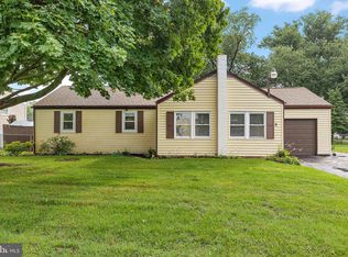 15 Darwin Rd, Newark, DE 19702