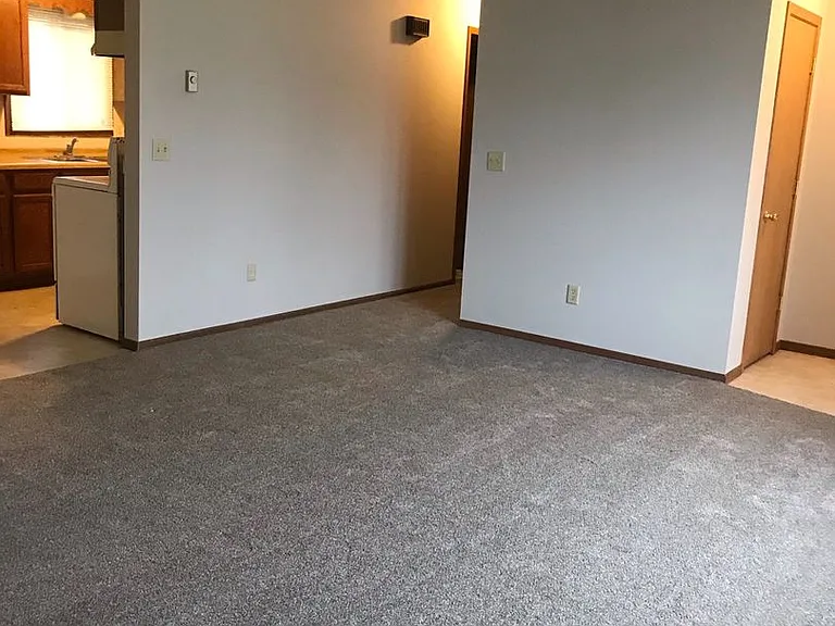 611 Dutchman Dr — Photo 5