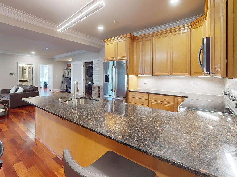 315 12th St NE #103 — Photo 9