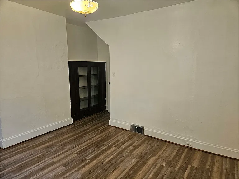 2212 Cronemeyer St — Photo 12