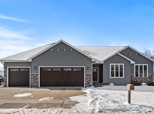 3995 High View Dr, Eau Claire, WI 54703