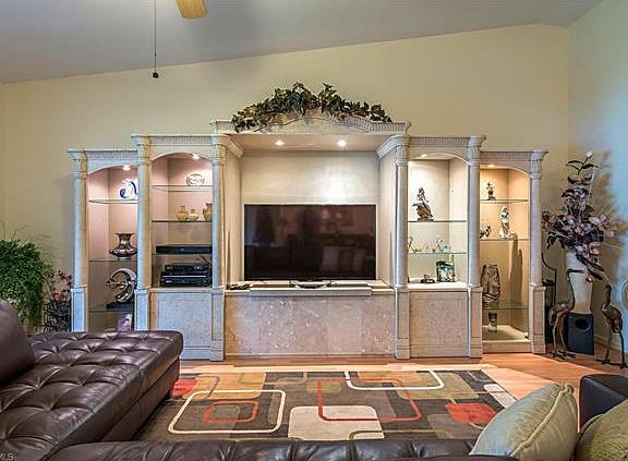 2nd image of 10804 King George Ln #2604