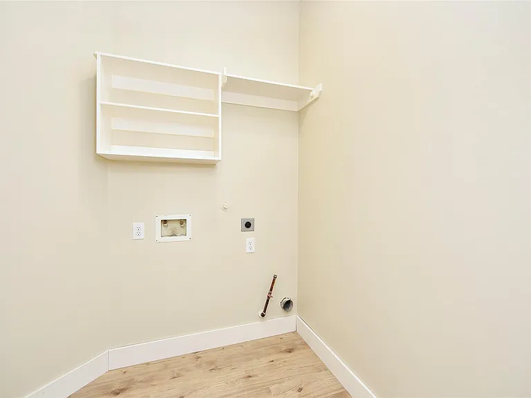 7715 Butler Lakes Ct — Photo 18