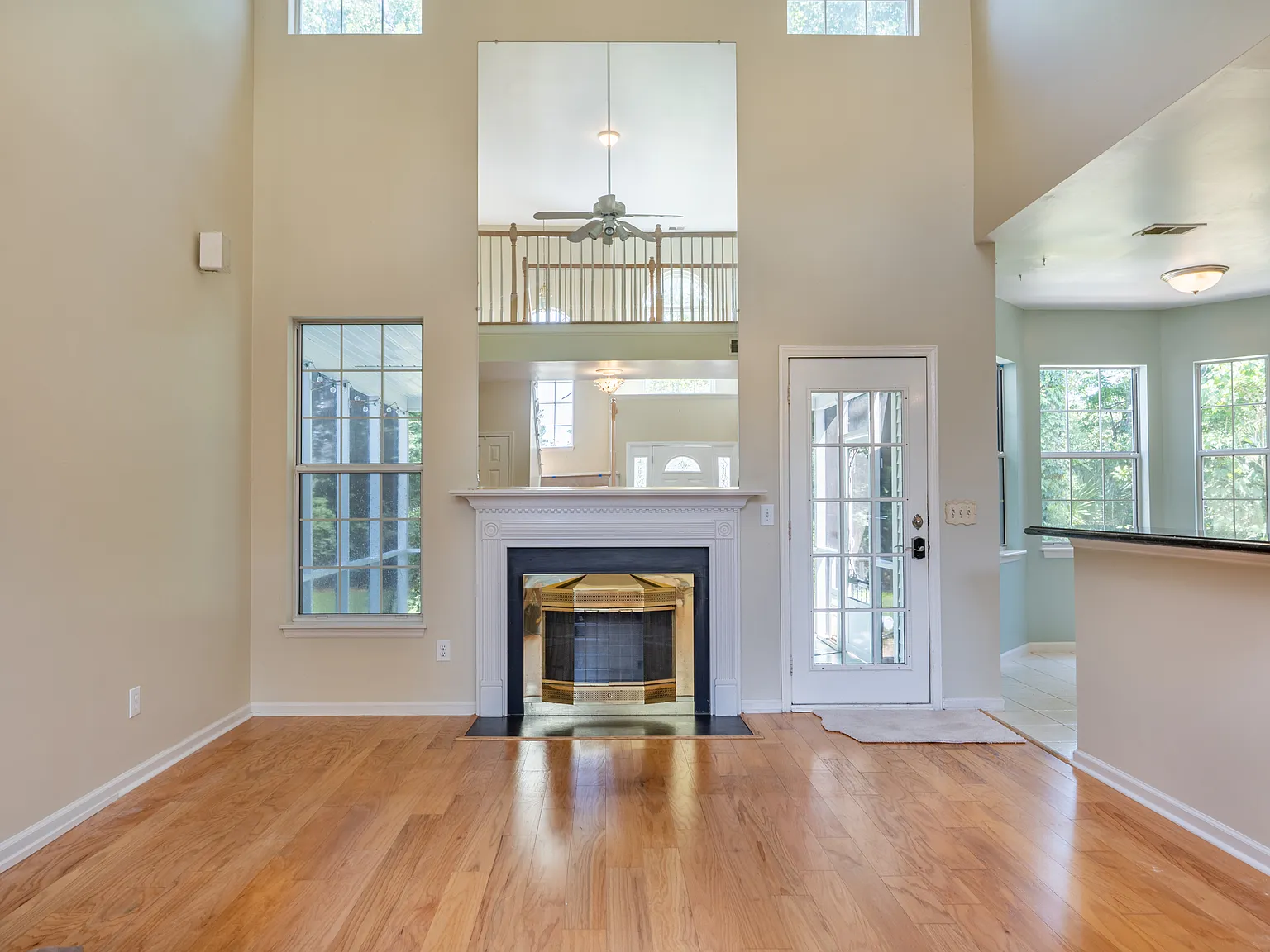 4 bed, 2.5 bath, 2238 sqft, $4,300 — Photo 4