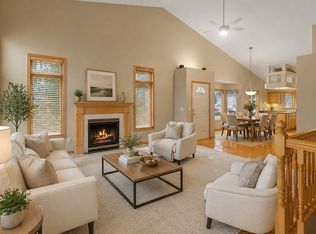 14327 Savanna Oaks Dr, Savage, MN 55378