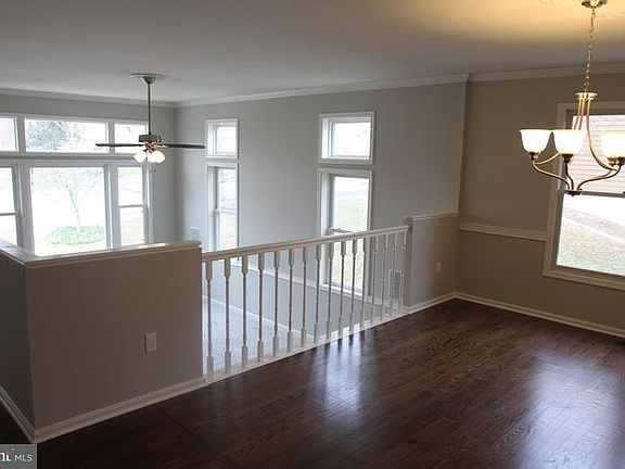 5th image of 103 Starhill Ln