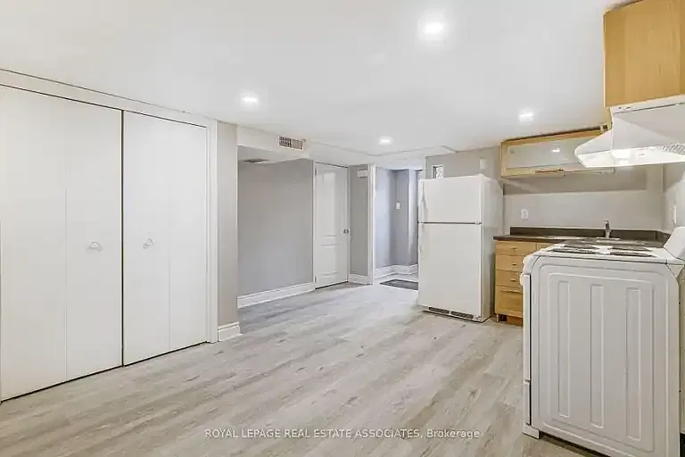 274 Ossington Ave — Photo 1