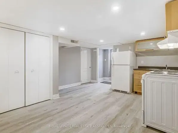 274 Ossington Ave #1A, Toronto, ON M6J 3A3