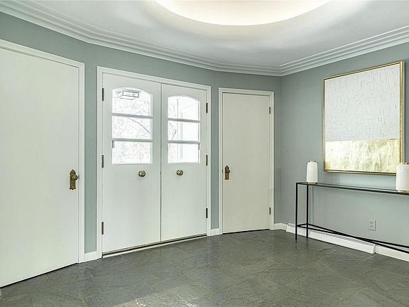 3rd image of 14 Sackston Woods Ln