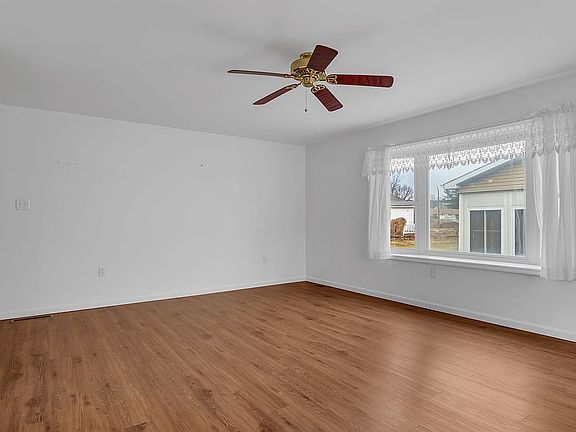 5th image of 216 Patio Ct
