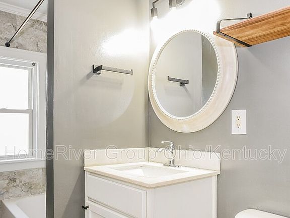 5th image of 892 S Champion Ave
