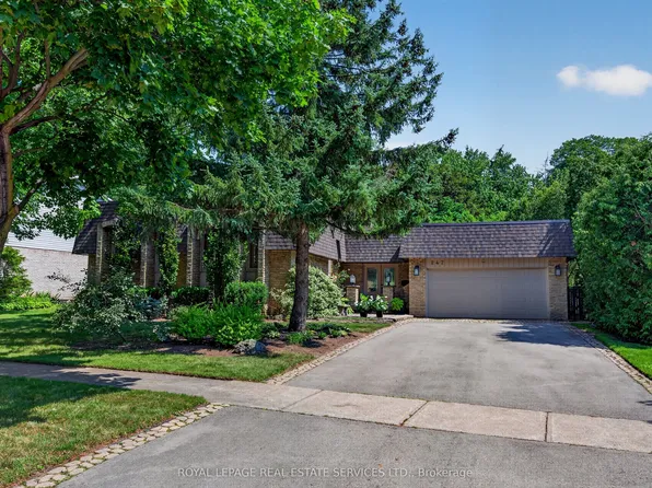 247 Spring Garden Rd, Oakville, ON L6L 5H5