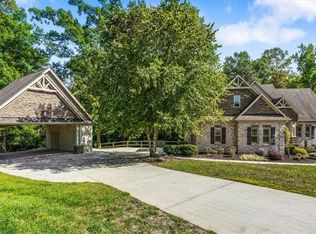 8408 Lillys Ct, Greensboro, NC 27455