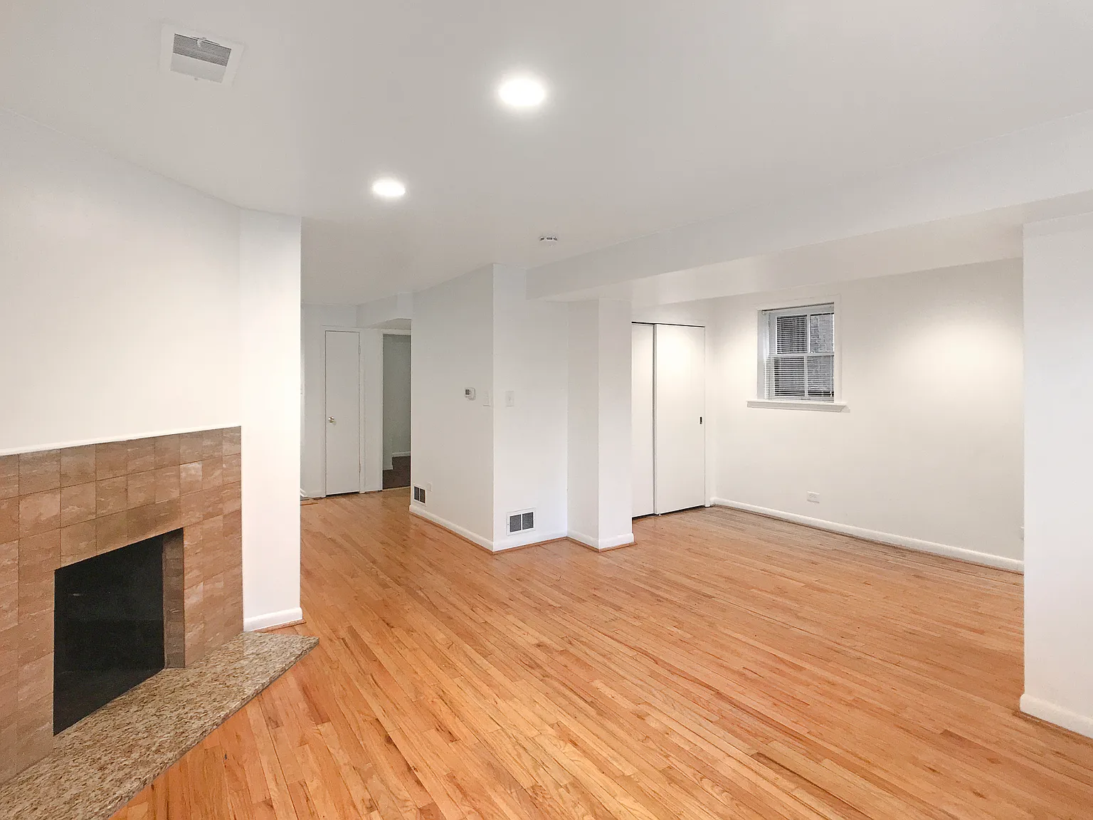 1 bed, 1000 sqft, $1,950 — Photo 2