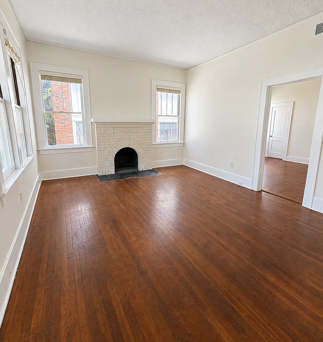 2 bed, 1300 sqft, $2,100 — Photo 2