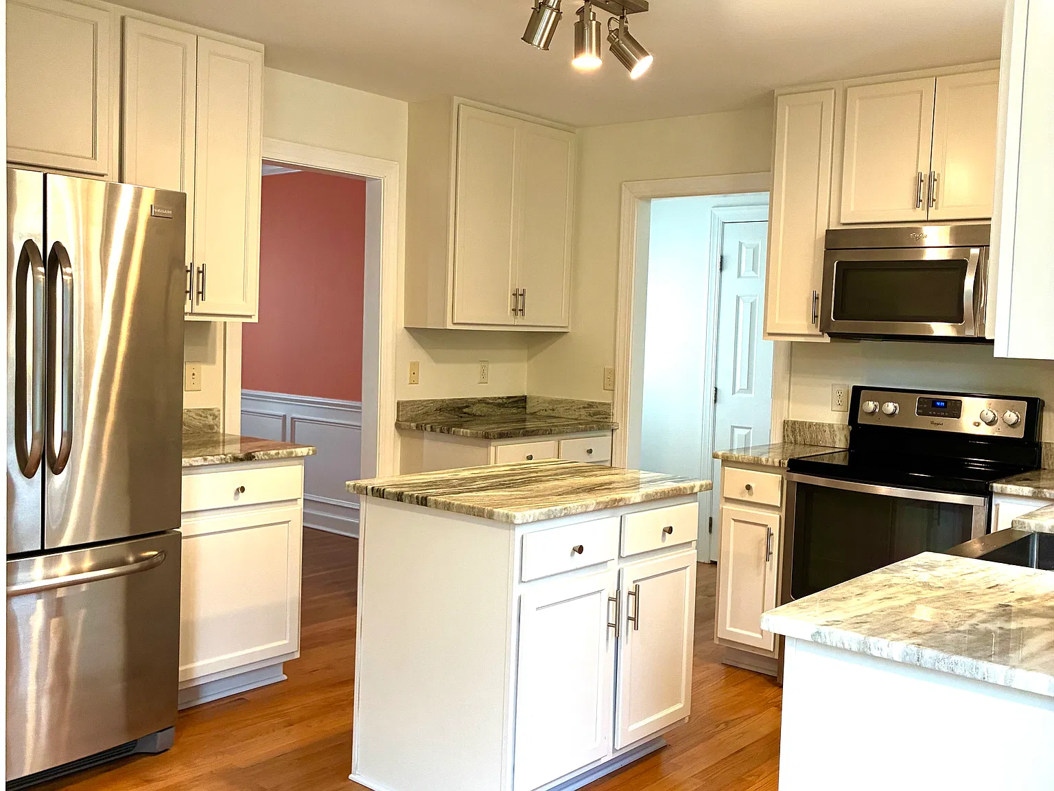 3 bed, 1614 sqft, $2,100 — Photo 4