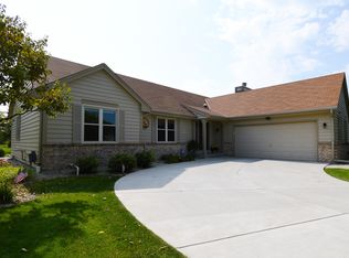 N50W17501 Mulberry Ln, Menomonee Falls, WI 53051