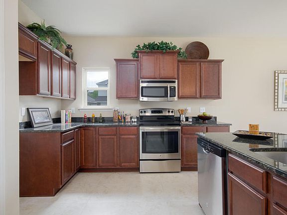 5th image of 905 S Peoria Ct