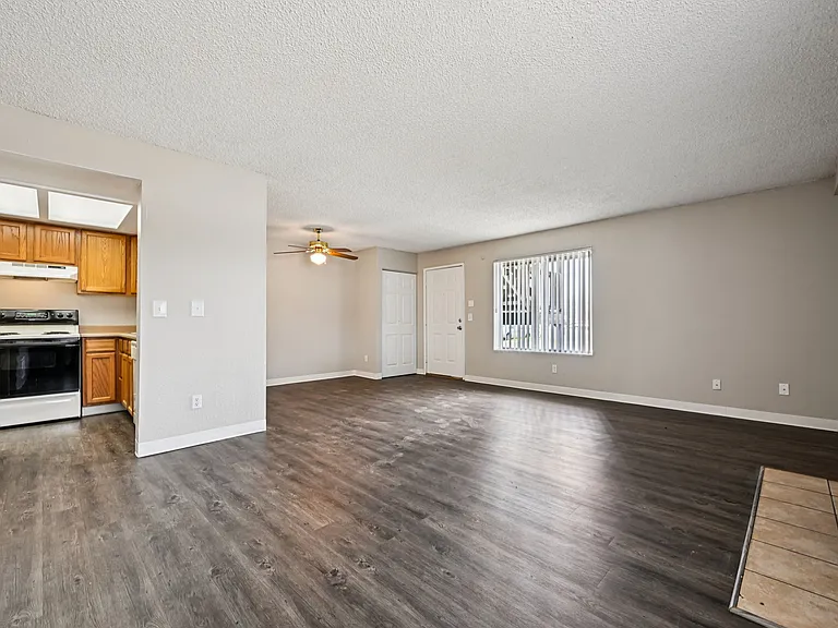 Toscana Apartments — Photo 14
