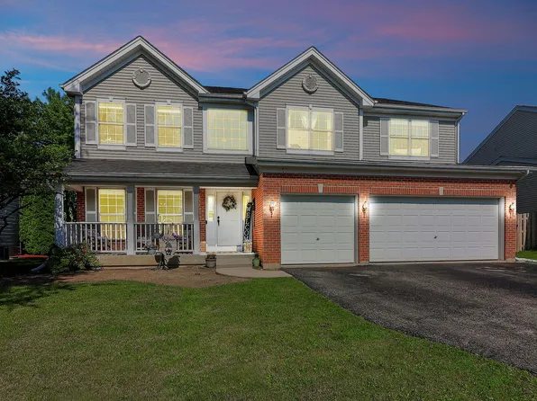 11 N Berkshire Ln, Round Lake, IL 60073