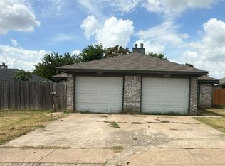 6822 S Creek Dr, Fort Worth, TX 76133