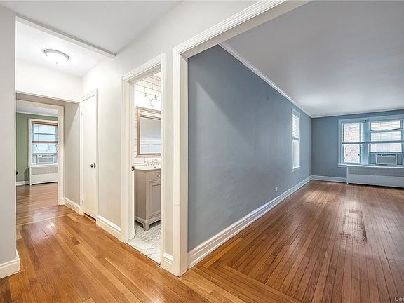 5th image of 280 Bronxville Rd APT 3Z