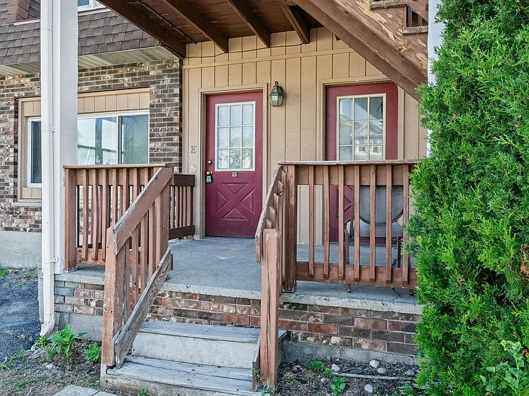 2451 Albany St — Photo 18
