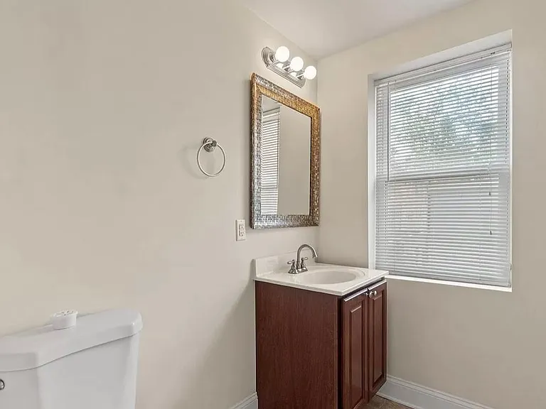 848 W Lombard St — Photo 10