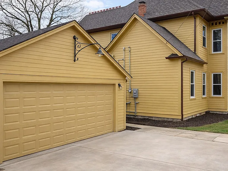 524 W Hunt St — Photo 57
