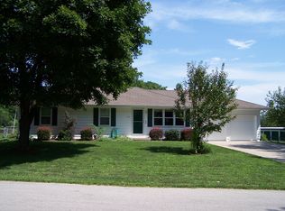 126 SW 18th St, Oak Grove, MO 64075