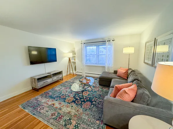 91-92 Chestnut St, Brookline, MA