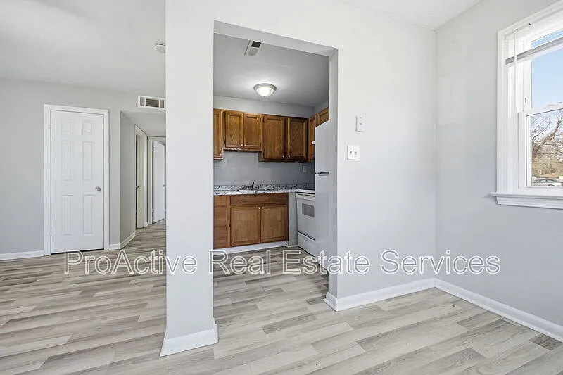 2 bed, 1.0 bath, 800 sqft, $1,525 — Photo 4