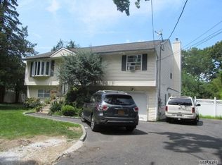 77 Vanderbilt Ave, Central Islip, NY 11722