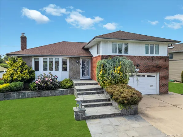 690 Edgewood Drive, Westbury, NY 11590