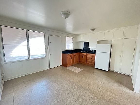 3rd image of 98-082 Lokowai Pl APT B