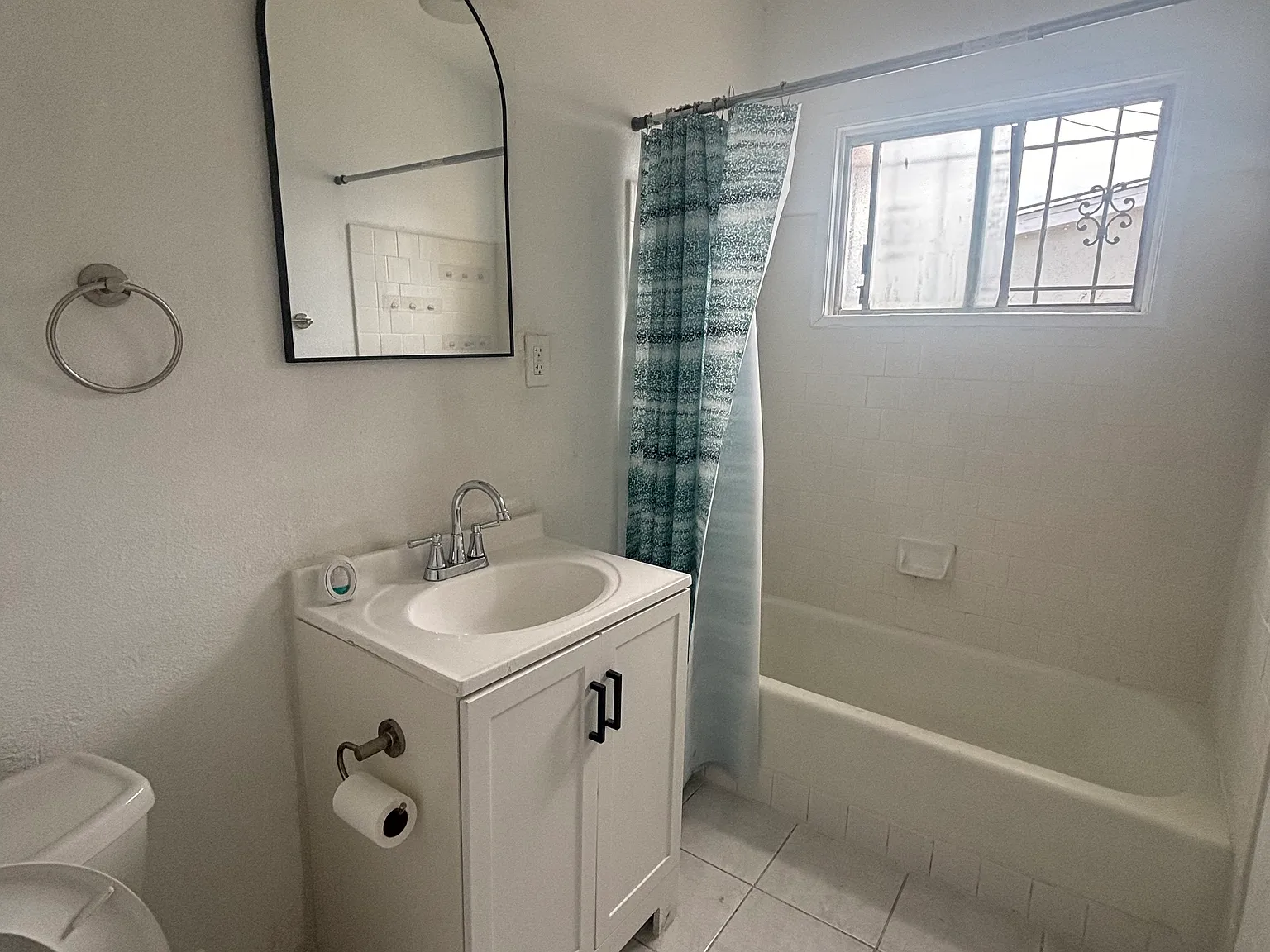 4 bed, 1360 sqft, $3,800 — Photo 4