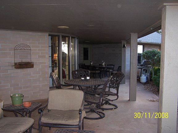 Large & covered outdoor living area
