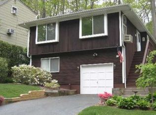 60 Oakdale Rd, Centerport, NY 11721