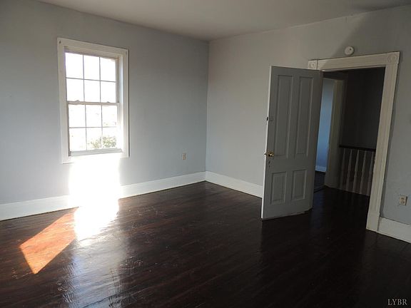 4th image of 1030 Knight St