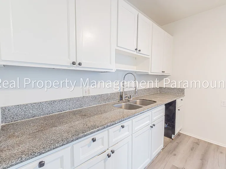 2757 Mansfield Ave — Photo 15