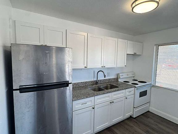 4th image of 965 W 36th St