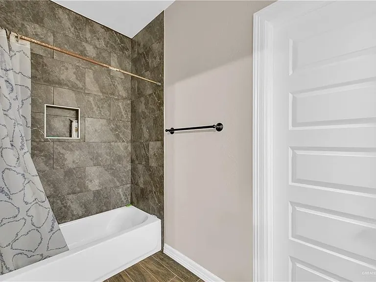 2410 Colvin Ave — Photo 23