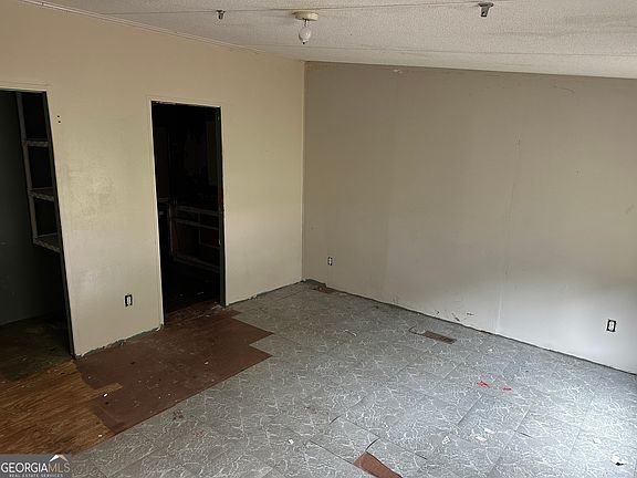 5th image of 2050 Buckhorn Rd