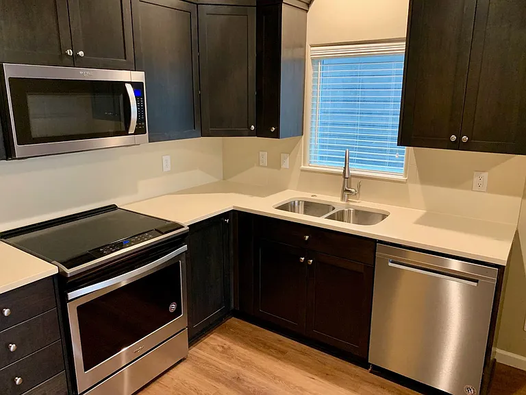 839 Water Ave NE — Photo 10