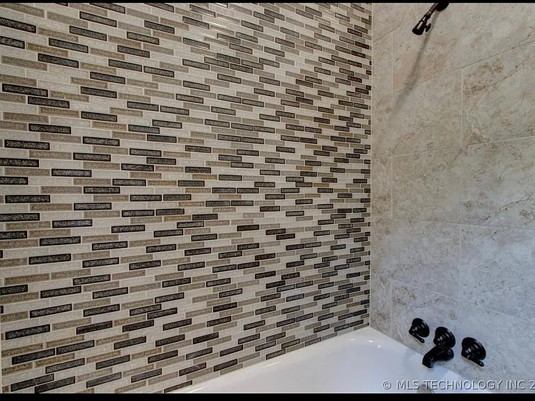 608 N McKinley Ave — Photo 7