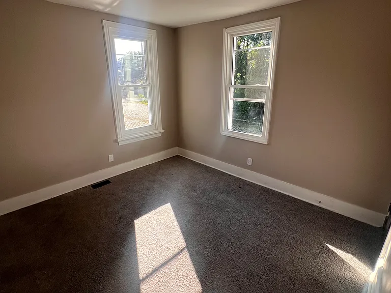 2122 Jefferson St — Photo 6