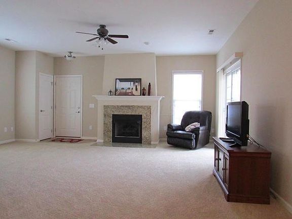 4th image of 5564 Holly River Ave